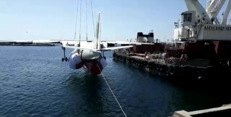 Спуск самолета АН-24 на воду. Эксклюзивное видео!