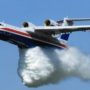 К тушению пожара присоединился самолет-амфибия Бе-200. (видео)