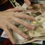 Жительница Ялты обворовала пенсионерку во время снятия «порчи»