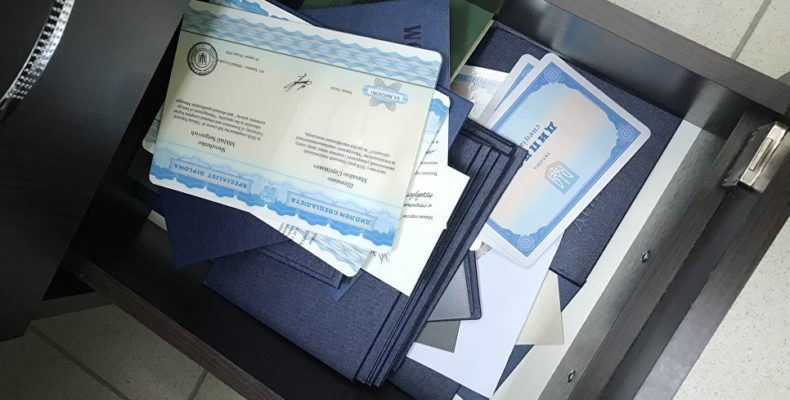 «Липа» на поток: в Крыму раскрыли цех по изготовлению фальшивых документов