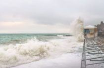 Снег с дождем и шквал: МЧС предупреждает об ухудшении погоды в Крыму